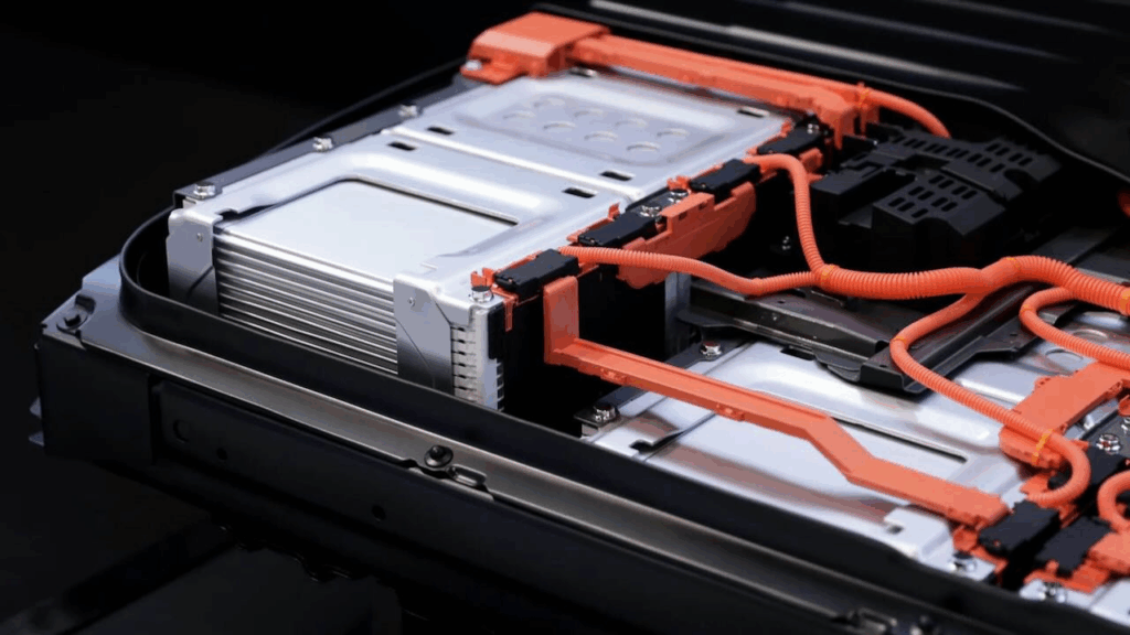 Batería de vehículo eléctrico que utiliza materias primas estratégicas como litio y cobre para la transición energética.